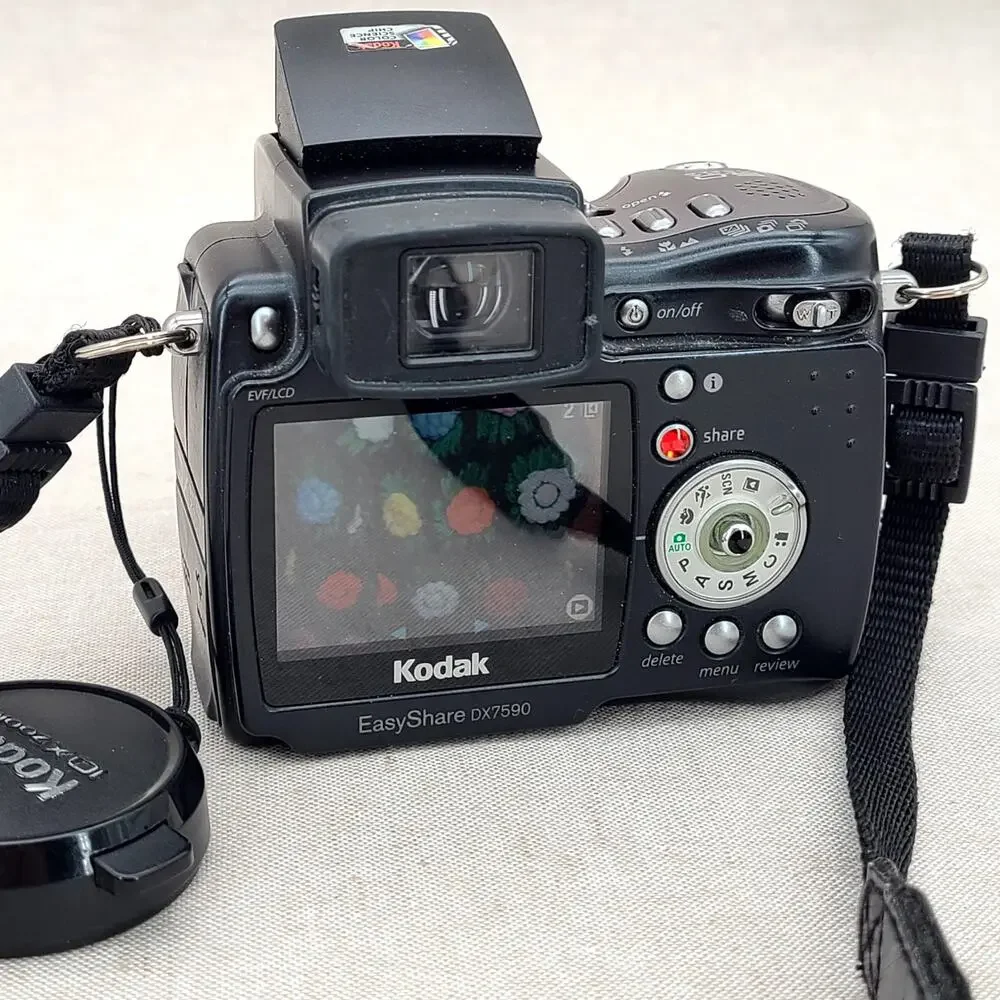 Kodak Easyshare DX7590 5 MP Digital Camera with 10x Optical Zoom BUNDLE LOOK!!!!